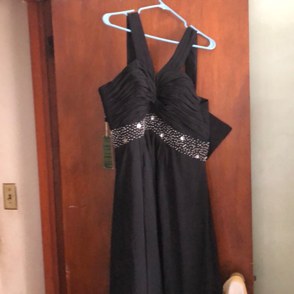 Women’s floor length Black gown lace up back